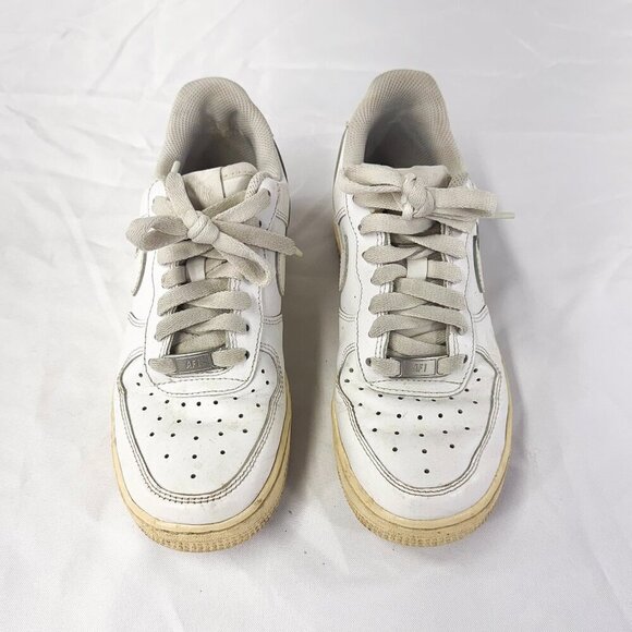 WOMENS WHITE NIKE AIR FORCE SNEAKERS SIZE 6 US - Picture 1 of 6